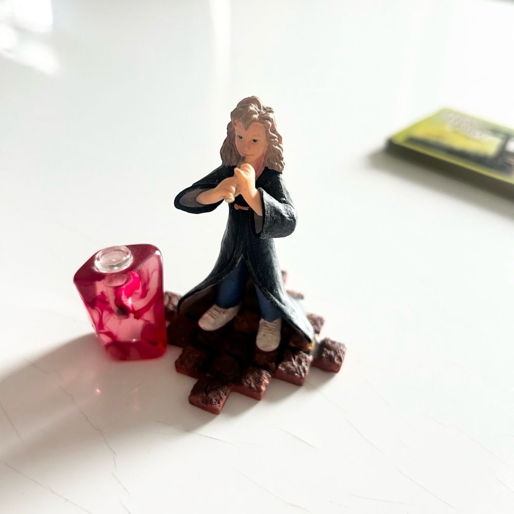 2000 Harry Potter Hermione Granger Figurine with Story Scope